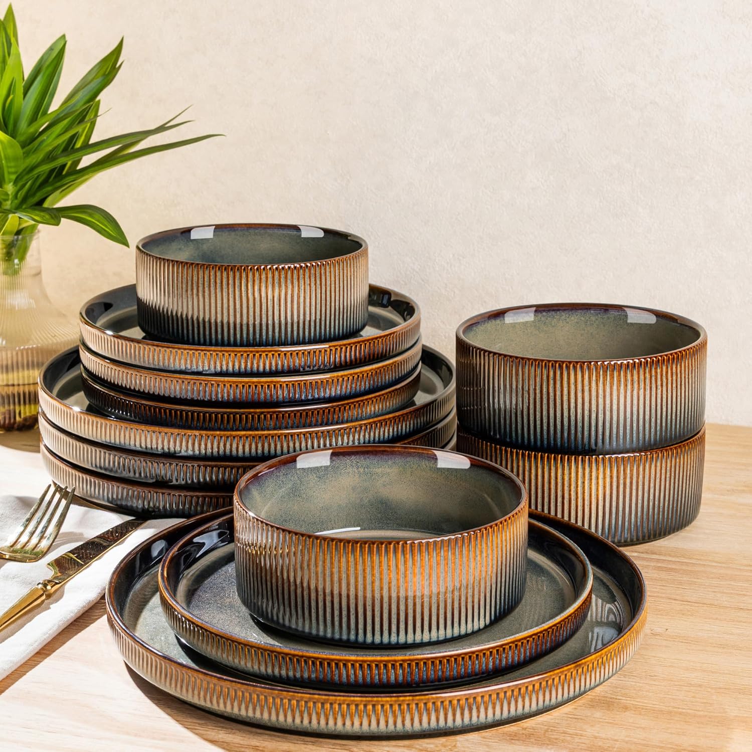 TheTerra Ceramic Dinnerware Sets for 4, 12 Pieces Porcelain Lightweight Plates and Bowls Sets, Scratch Resistant Dish Set, Oven & Microwave & Dishwasher Safe, Coca Mocha
